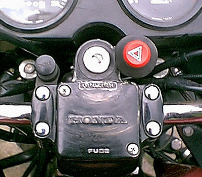 zum Vergrern klicken    CX500SicherungskastenChromkappen + Edelstahlschrauben